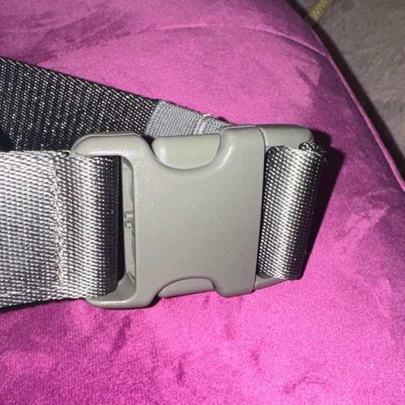 Lululemon Athletica Grey Sage Crossbody Everywhere Belt Bag 1L olive green - Picture 5 of 16